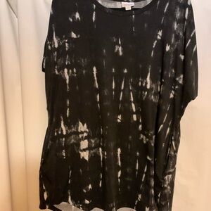 LuLaRoe Black and White Tie-Dye Short Sleeve Top